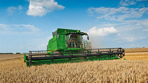 2017 John Deere T670 Combine in Grand Rapids, Minnesota