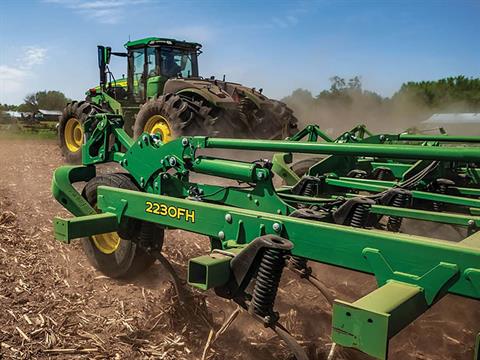 2025 John Deere 9R 440 w/o Receiver in Grand Rapids, Minnesota - Photo 2