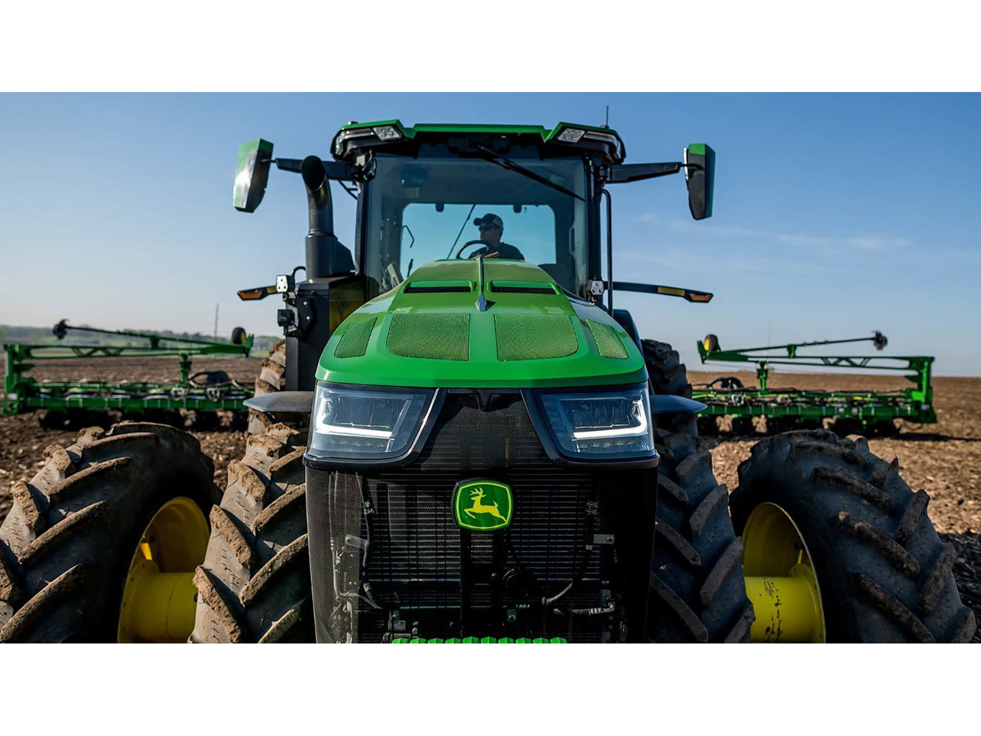 2025 John Deere 8R 250 w/o Receiver in Grand Rapids, Minnesota - Photo 2