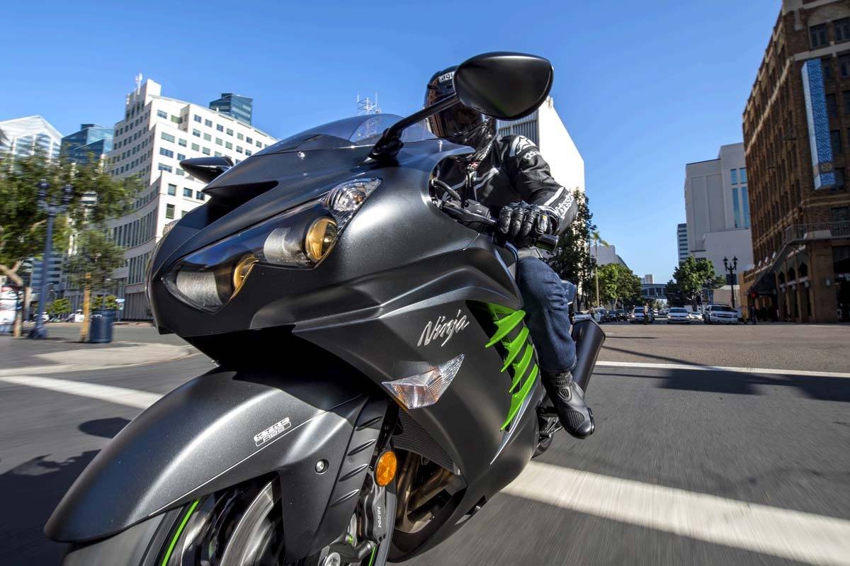 2015 Kawasaki Ninja® ZX™-14R ABS in Topeka, Kansas - Photo 6