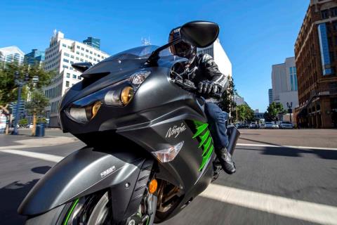 2015 Kawasaki Ninja® ZX™-14R ABS in Topeka, Kansas - Photo 6
