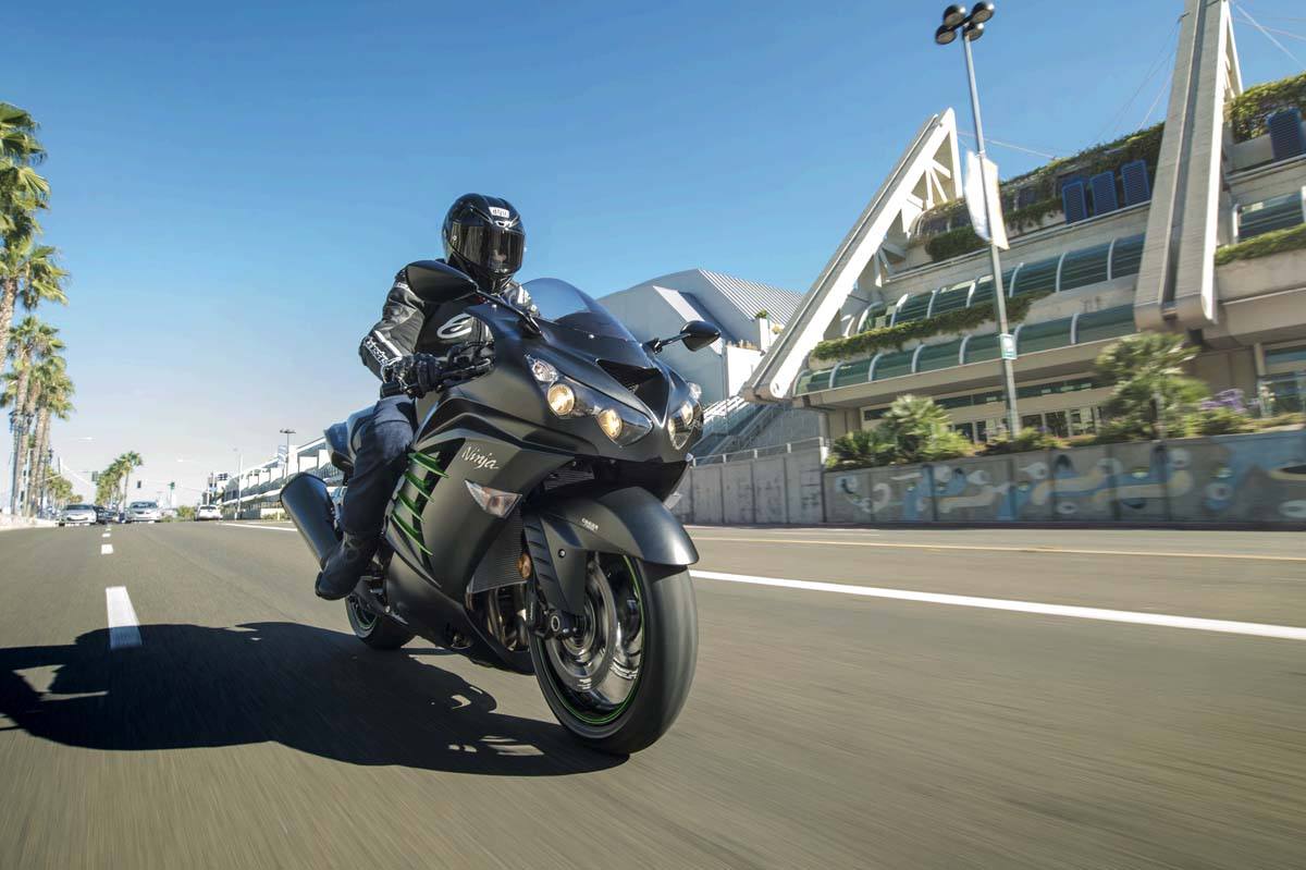 2015 Kawasaki Ninja® ZX™-14R ABS in Topeka, Kansas - Photo 7