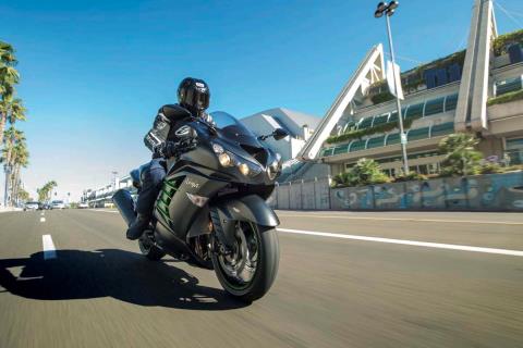 2015 Kawasaki Ninja® ZX™-14R ABS in Topeka, Kansas - Photo 7