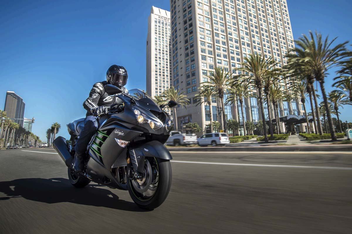 2015 Kawasaki Ninja® ZX™-14R ABS in Topeka, Kansas - Photo 11