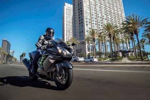 2015 Kawasaki Ninja® ZX™-14R ABS in Topeka, Kansas - Photo 11