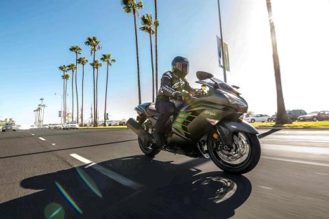 2015 Kawasaki Ninja® ZX™-14R ABS in Topeka, Kansas - Photo 13