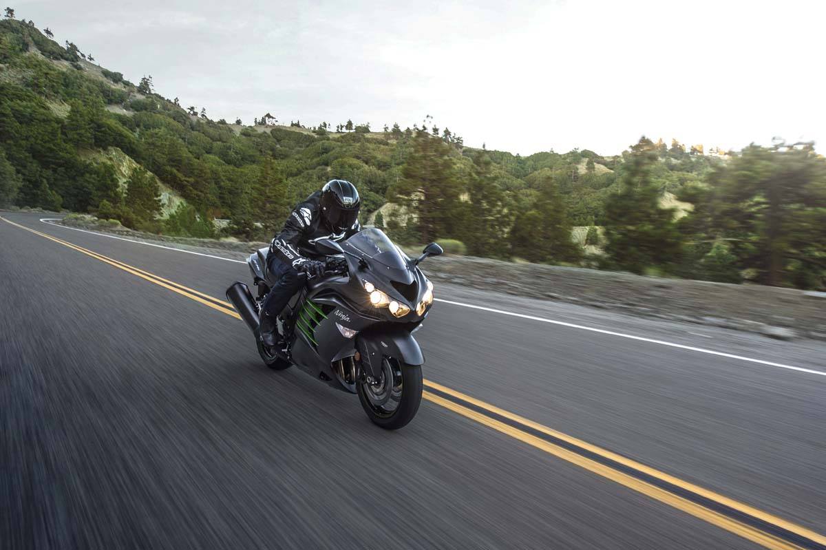 2015 Kawasaki Ninja® ZX™-14R ABS in Topeka, Kansas - Photo 14