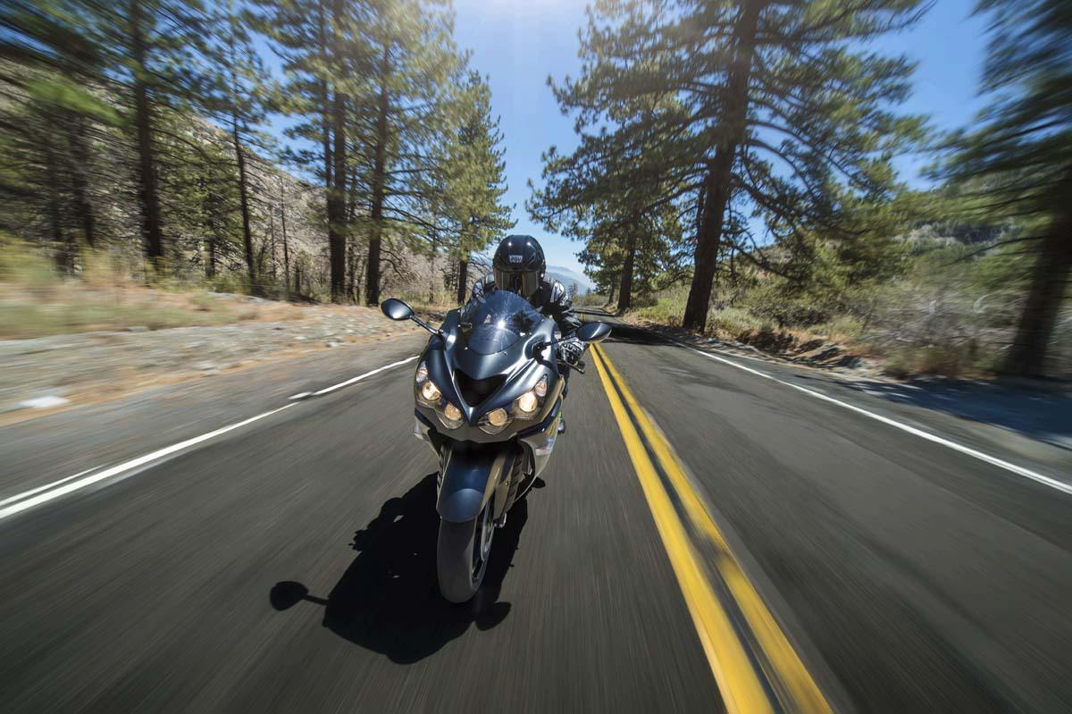 2015 Kawasaki Ninja® ZX™-14R ABS in Topeka, Kansas - Photo 16