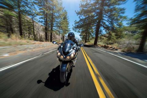 2015 Kawasaki Ninja® ZX™-14R ABS in Topeka, Kansas - Photo 16