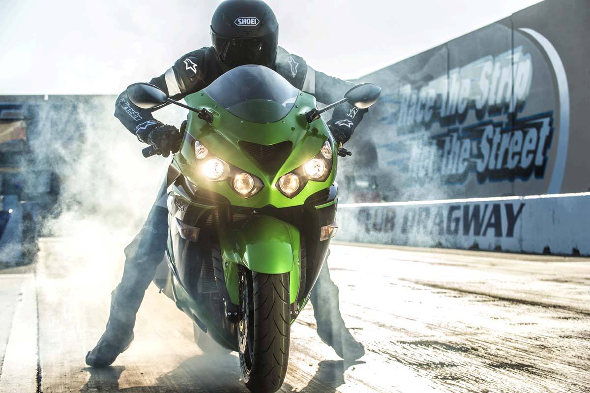2015 Kawasaki Ninja® ZX™-14R ABS in Topeka, Kansas - Photo 17