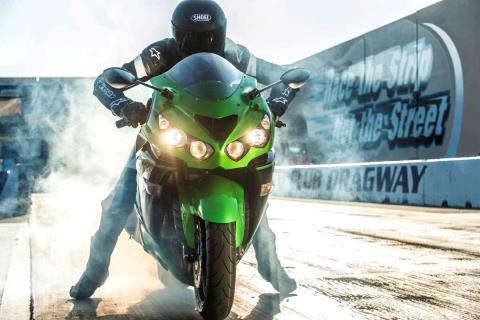 2015 Kawasaki Ninja® ZX™-14R ABS in Topeka, Kansas - Photo 17