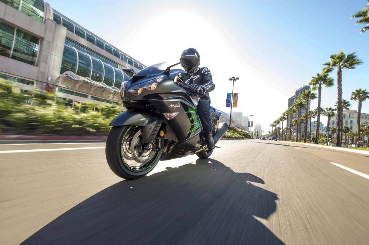 2015 Kawasaki Ninja® ZX™-14R ABS in Topeka, Kansas - Photo 20