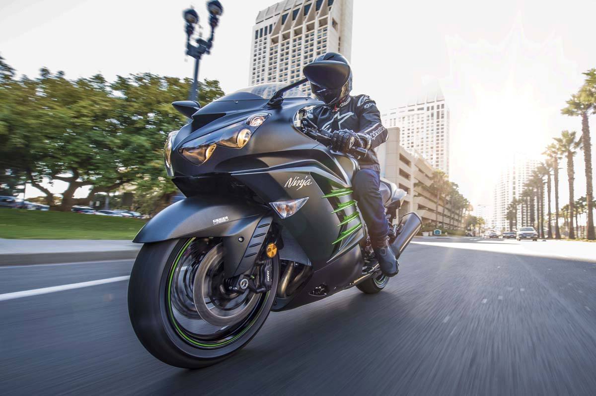 2015 Kawasaki Ninja® ZX™-14R ABS in Topeka, Kansas - Photo 21