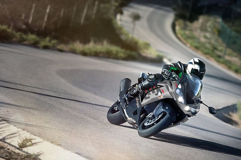 2022 Kawasaki Ninja ZX-14R ABS in Long Island City, New York - Photo 4