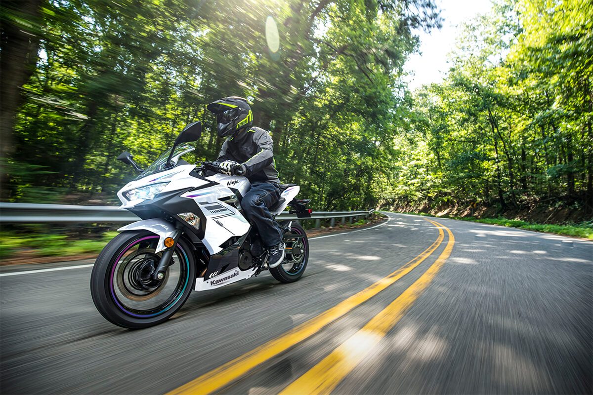 New 2023 Kawasaki Ninja 400 Pearl Blizzard White Metallic Carbon Gray Motorcycles in San Jose CA
