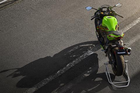 KAWASAKI Ninja ZX-25R LIME GREEN×EBONY｜AOSHIMA｜English