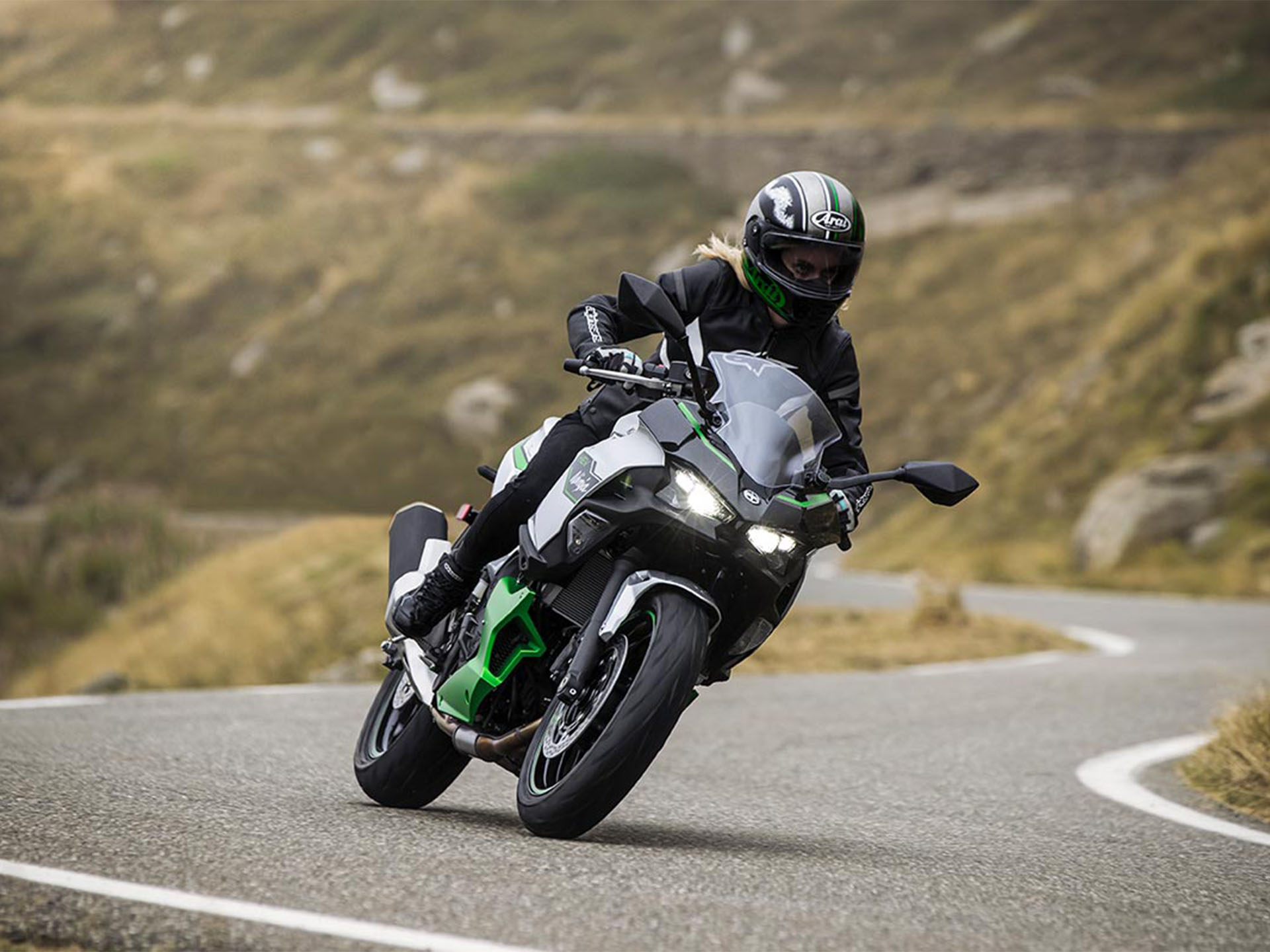 2024 Kawasaki Ninja 7 Hybrid ABS in Santa Maria, California - Photo 8