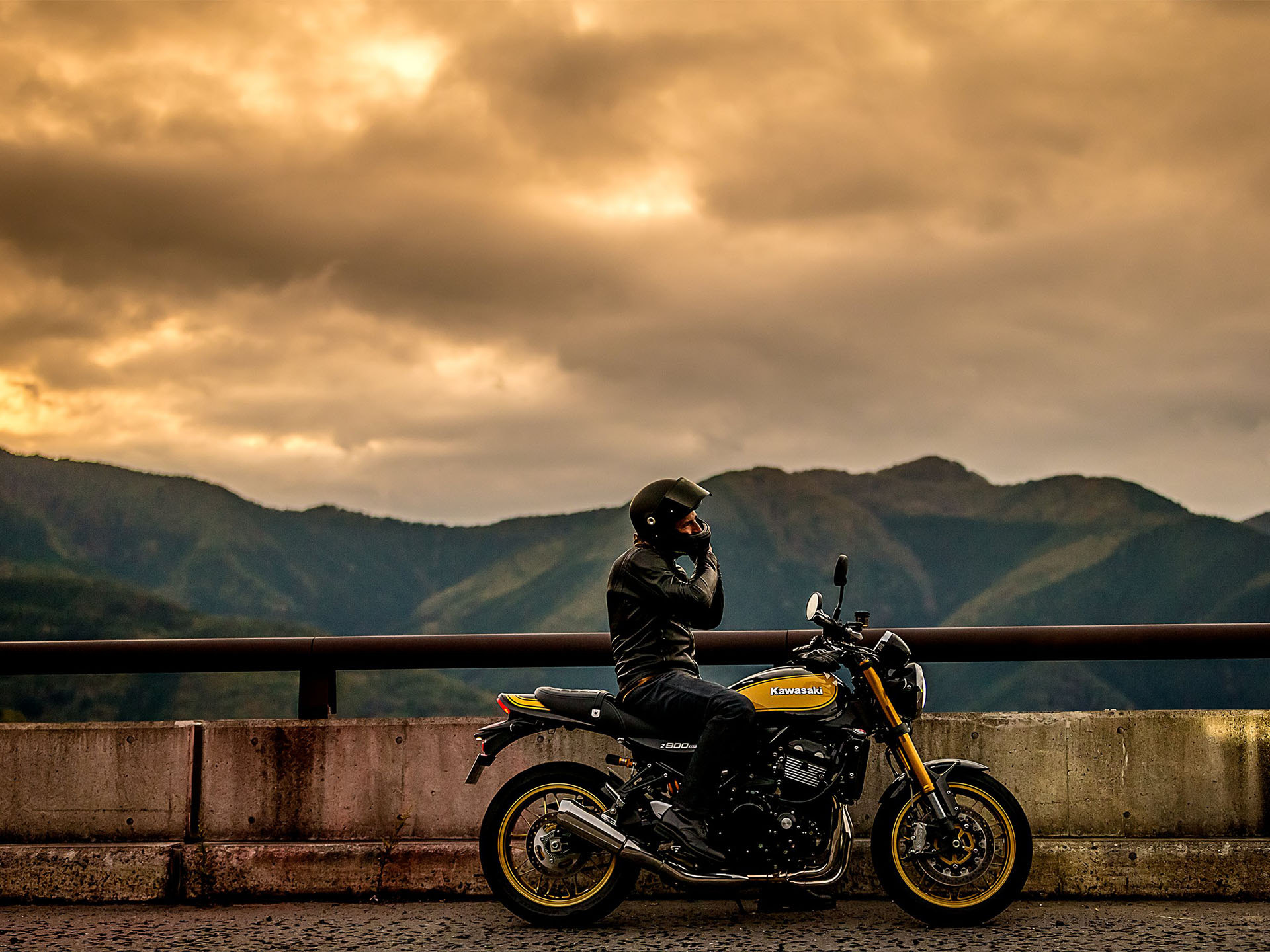 2024 Kawasaki Z900RS SE ABS in North Bend, Oregon - Photo 8