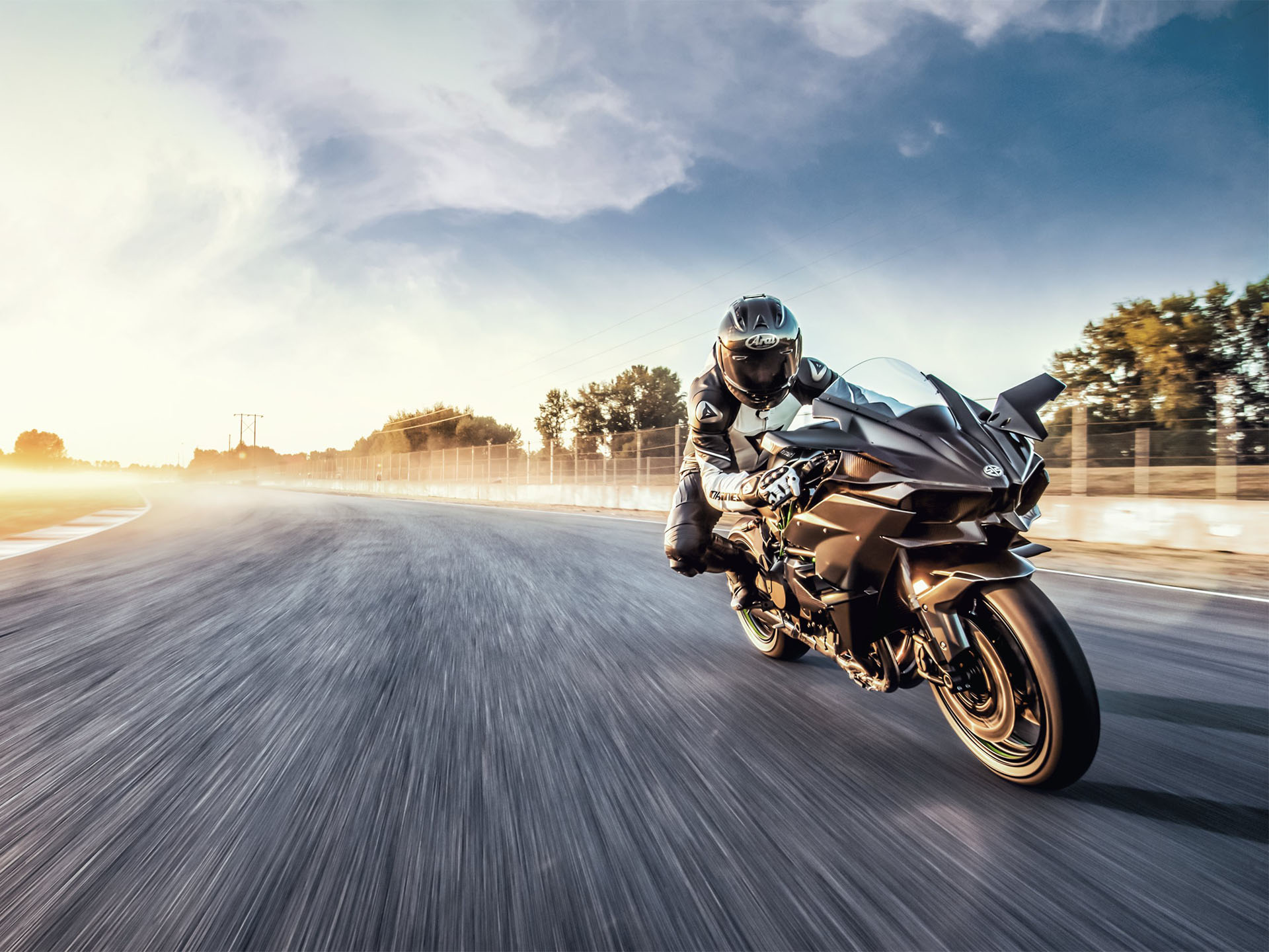 H2r tyre price store
