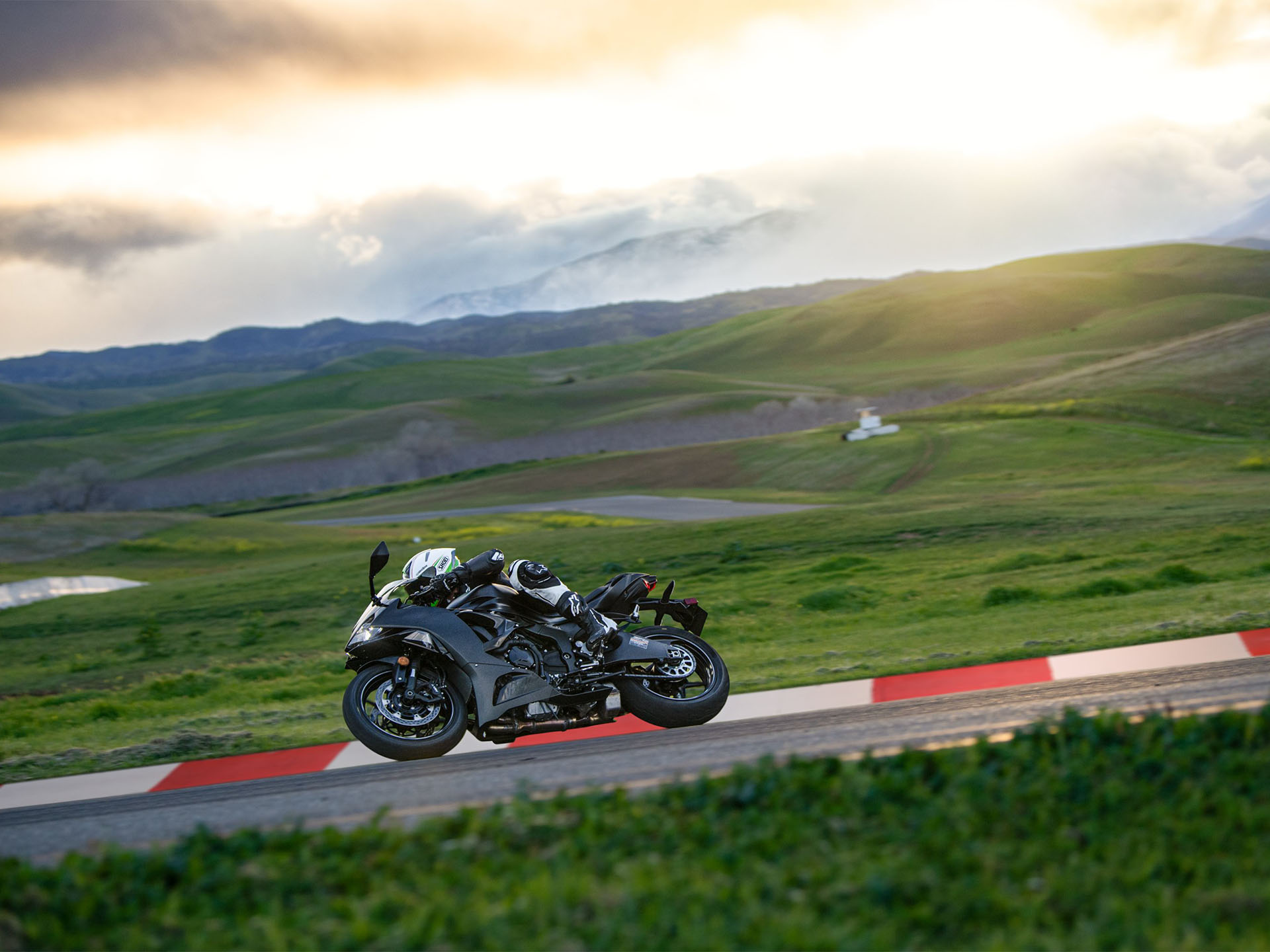 2024 Kawasaki Ninja ZX-6R in Topeka, Kansas - Photo 11