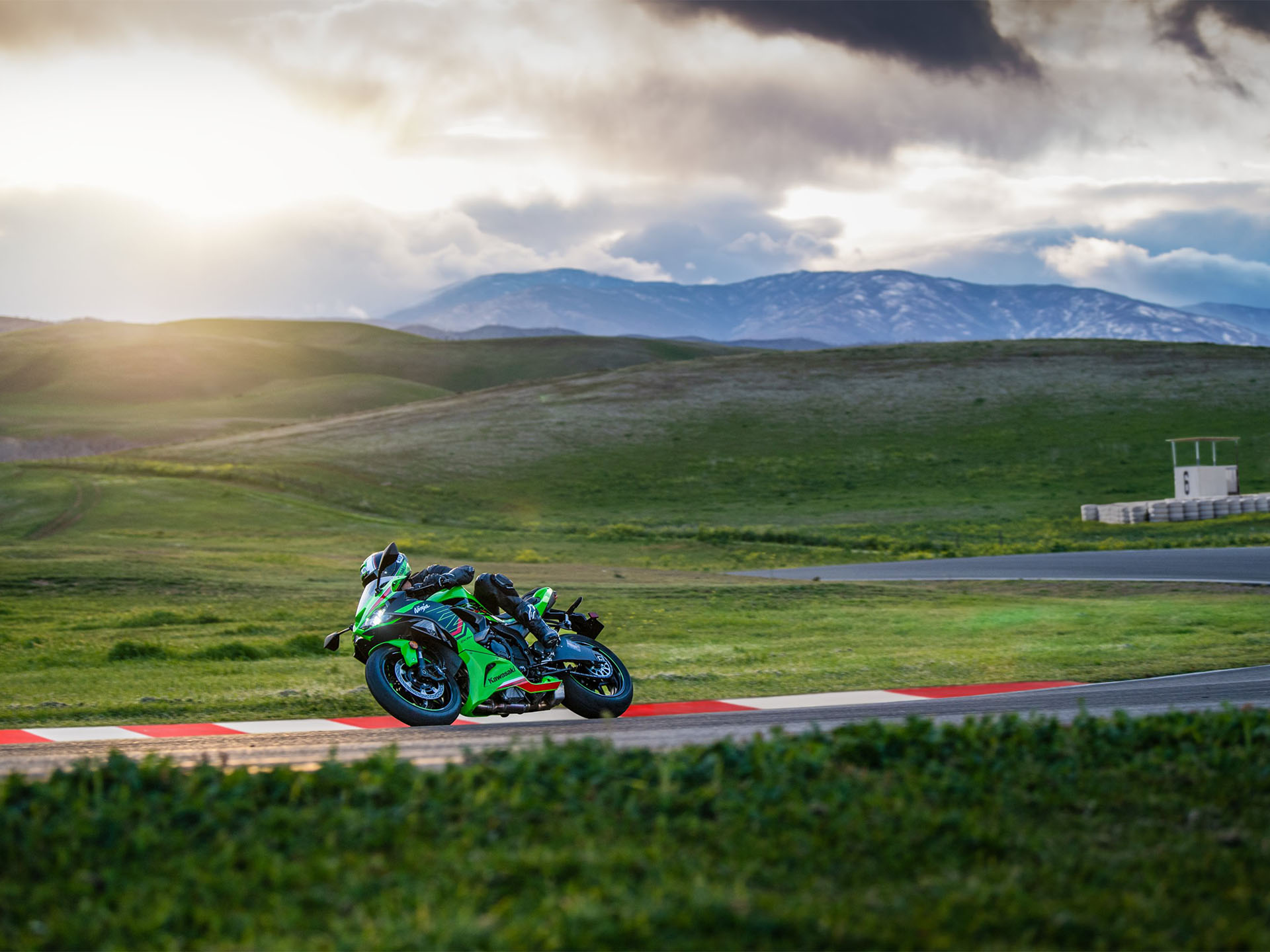 2024 Kawasaki Ninja ZX-6R ABS KRT Edition in North Bend, Oregon - Photo 14