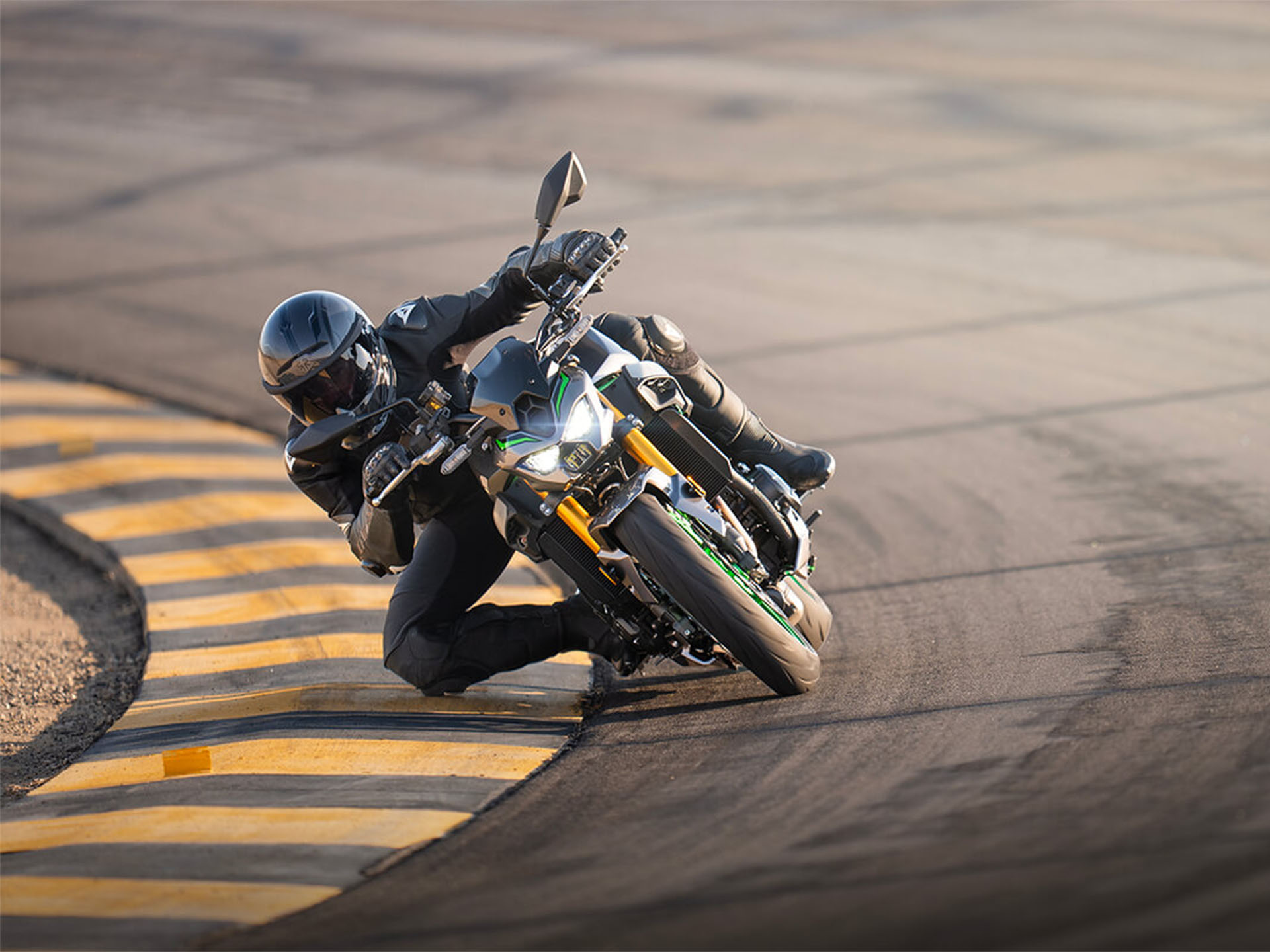 2025 Kawasaki Z900 SE ABS in Santa Maria, California - Photo 14