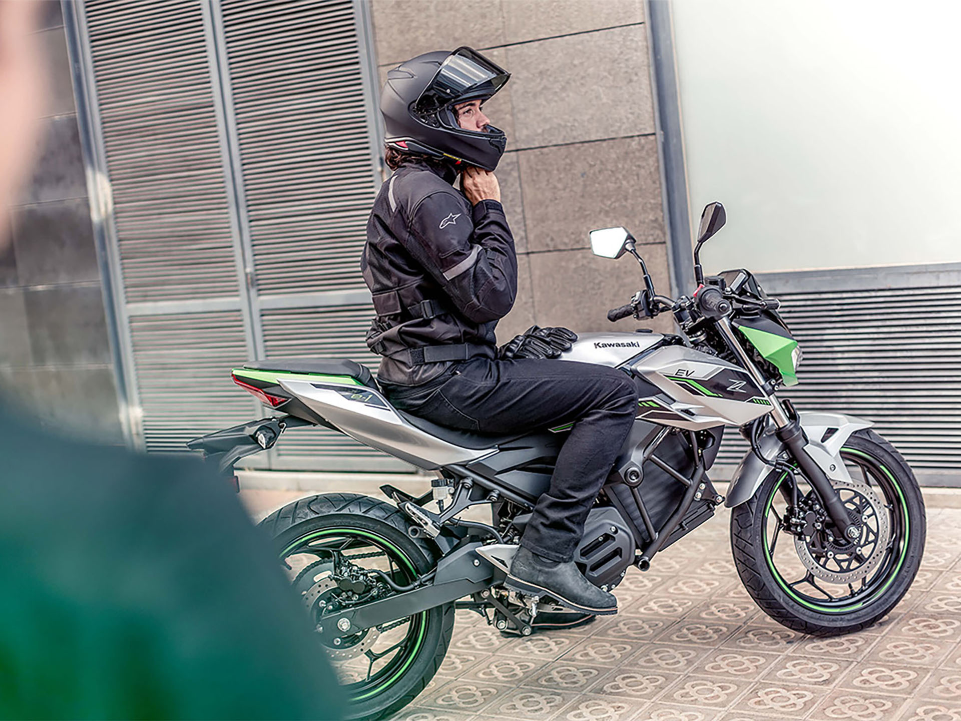 2024 Kawasaki Z e-1 ABS in Santa Maria, California - Photo 18