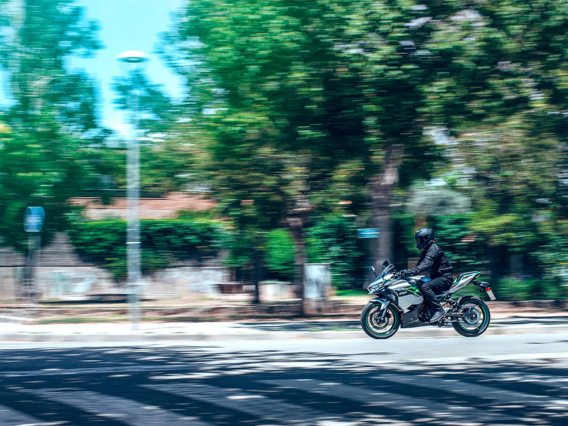 2024 Kawasaki Ninja e-1 ABS in Santa Maria, California - Photo 8