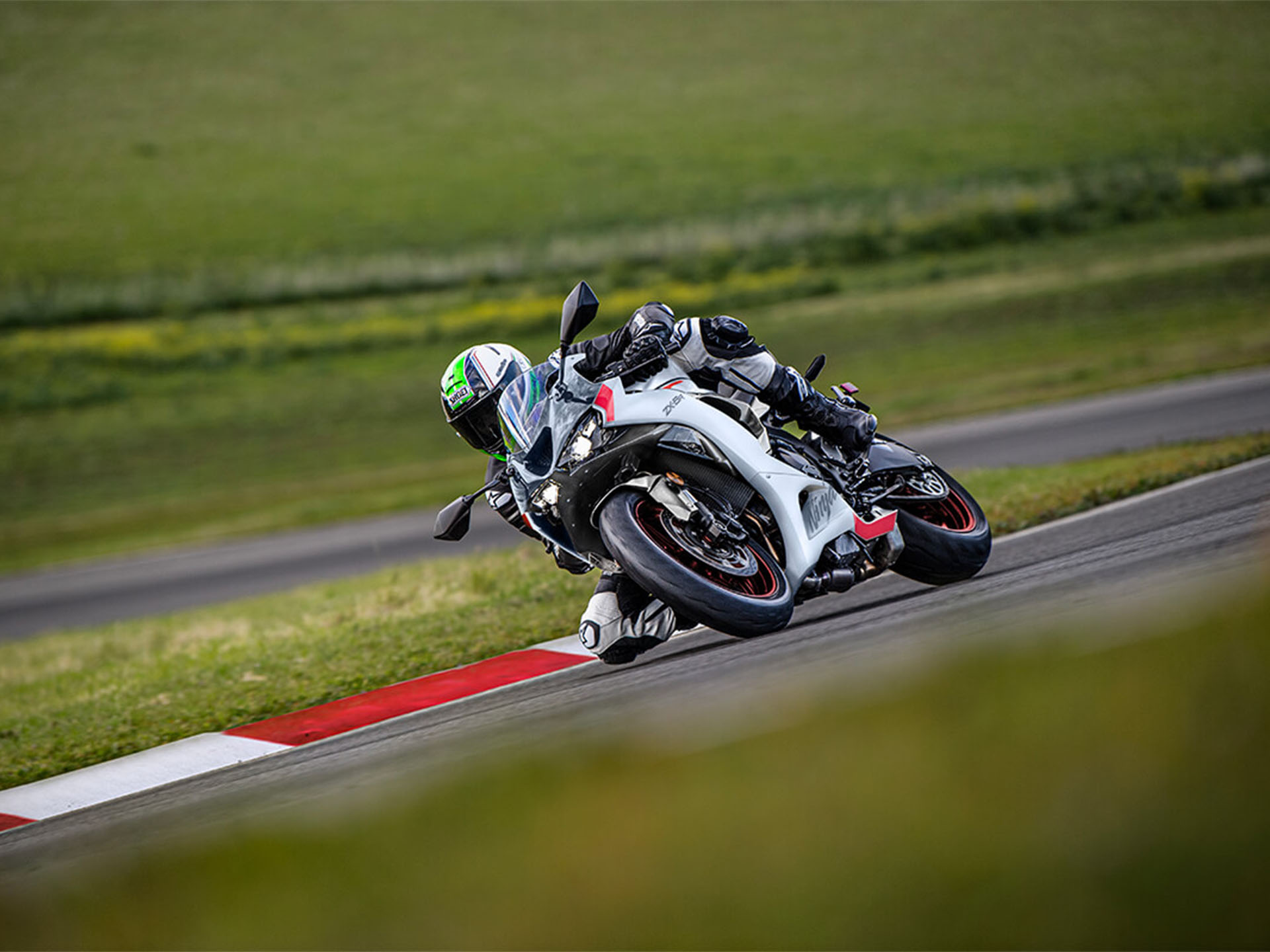 2025 Kawasaki Ninja ZX-6R in Columbia, South Carolina - Photo 7