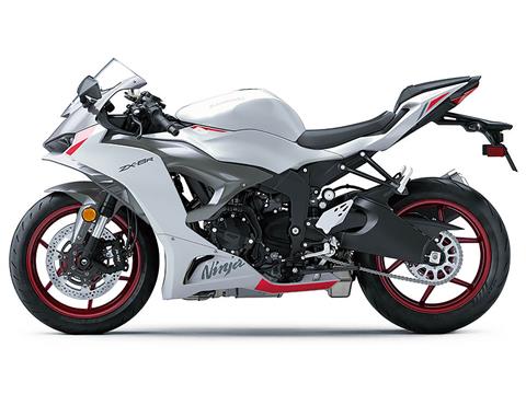 2025 Kawasaki Ninja ZX-6R ABS in Topeka, Kansas - Photo 2