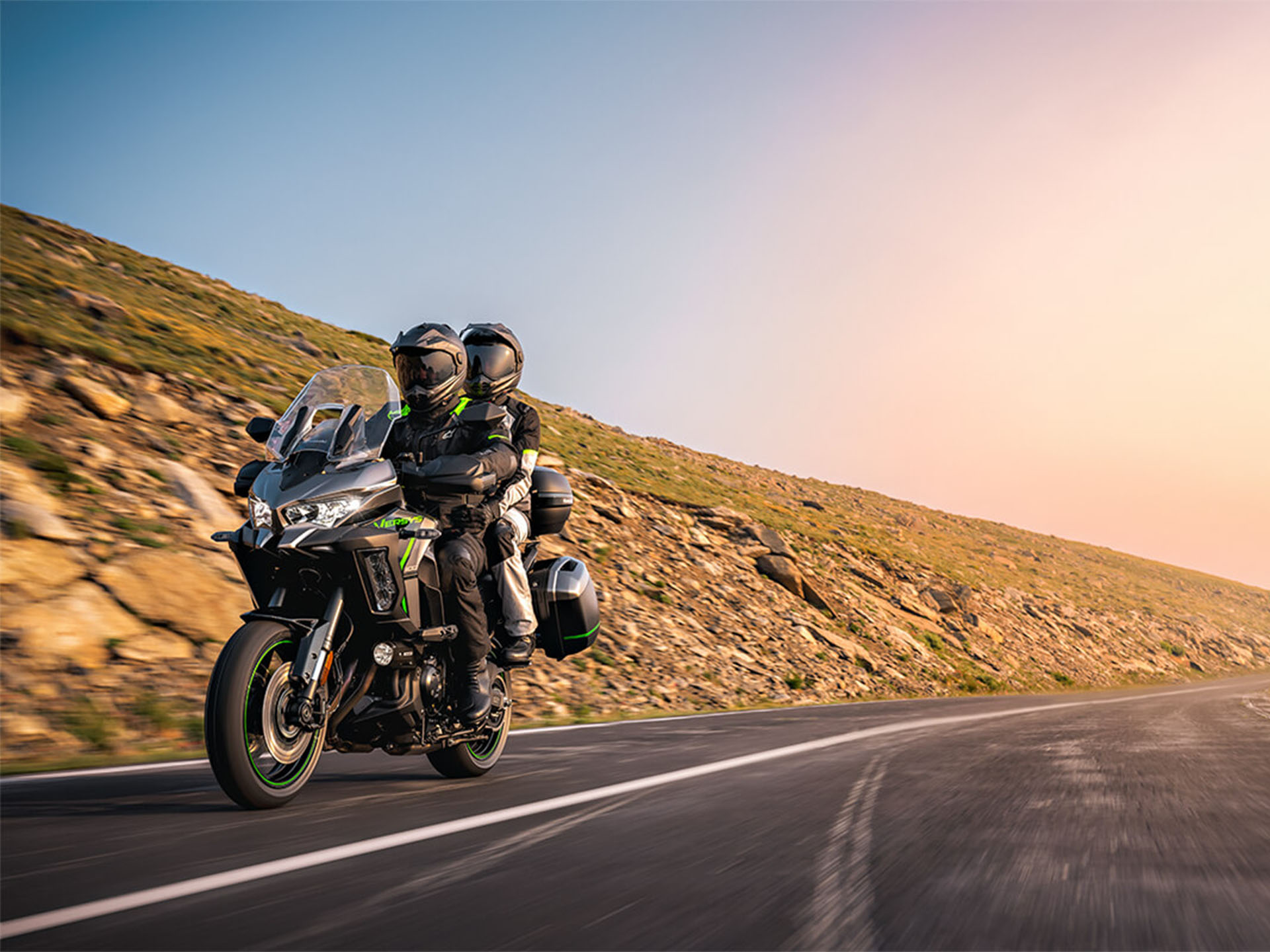 2025 Kawasaki Versys 1100 SE LT ABS in North Bend, Oregon - Photo 4