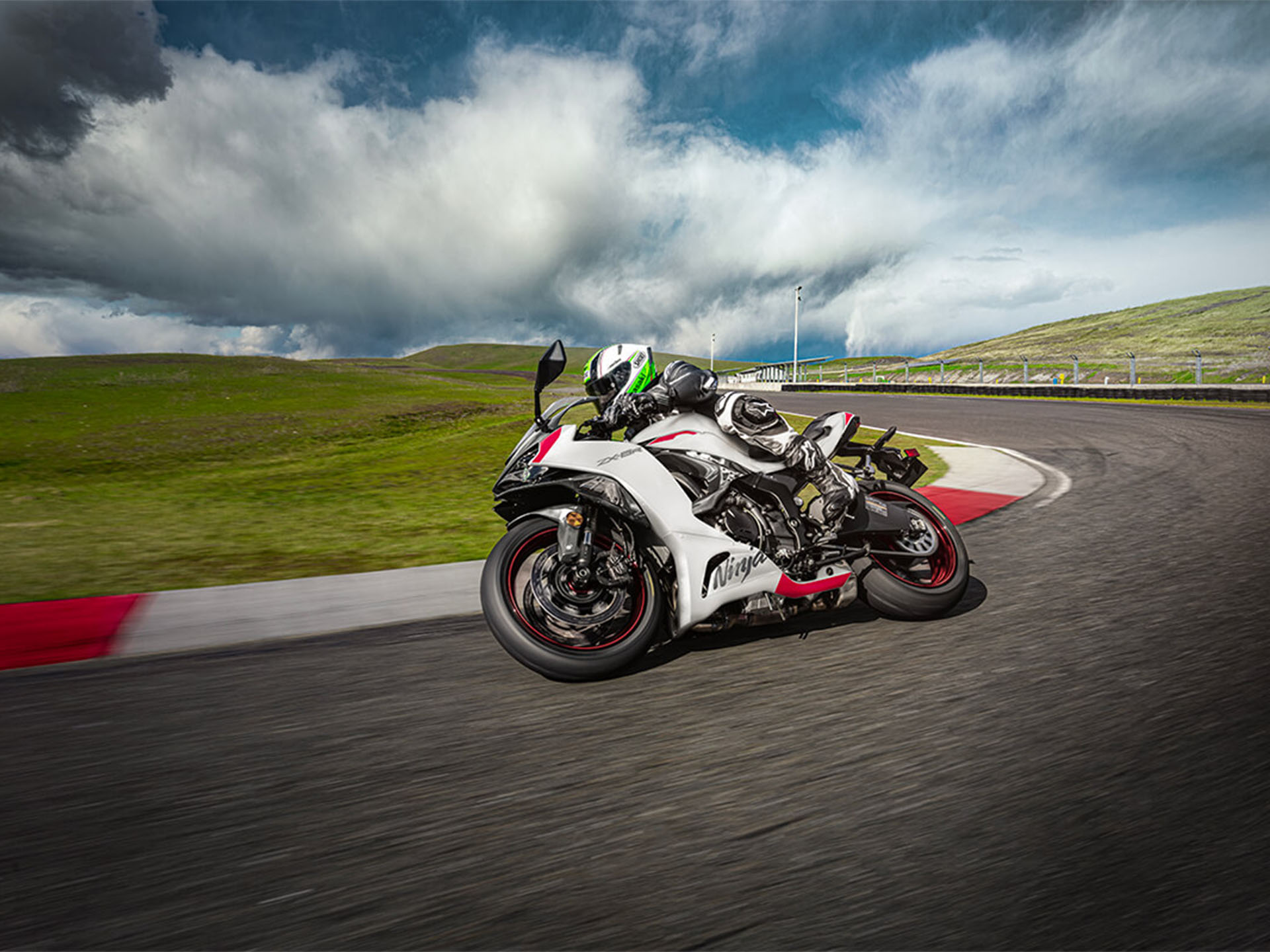 2025 Kawasaki Ninja ZX-6R ABS in Eugene, Oregon - Photo 7