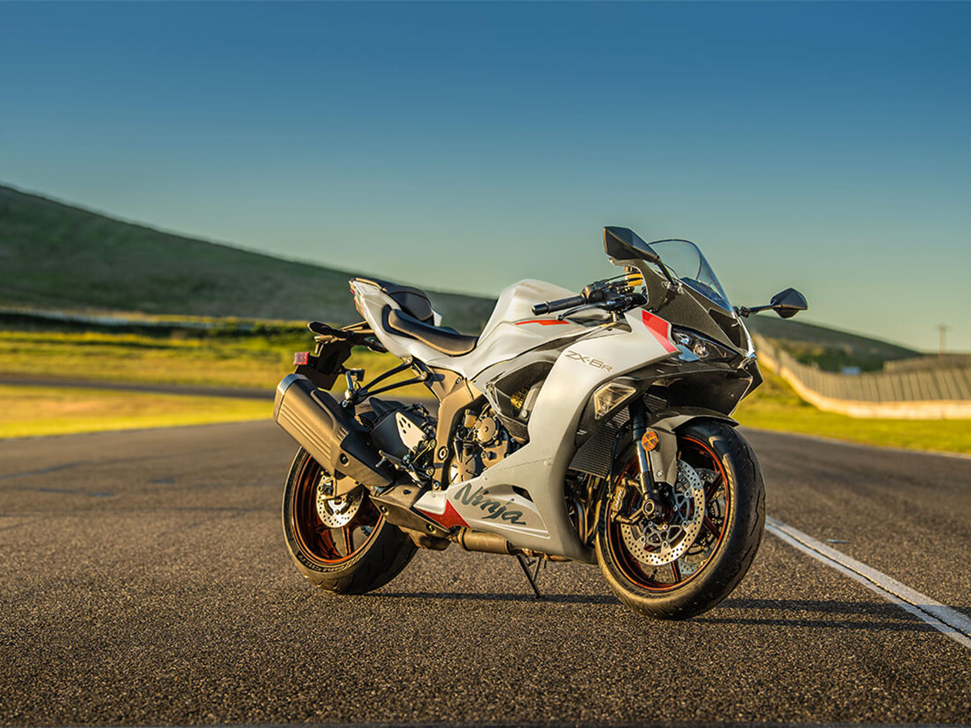 2025 Kawasaki Ninja ZX-6R ABS in Eugene, Oregon - Photo 10