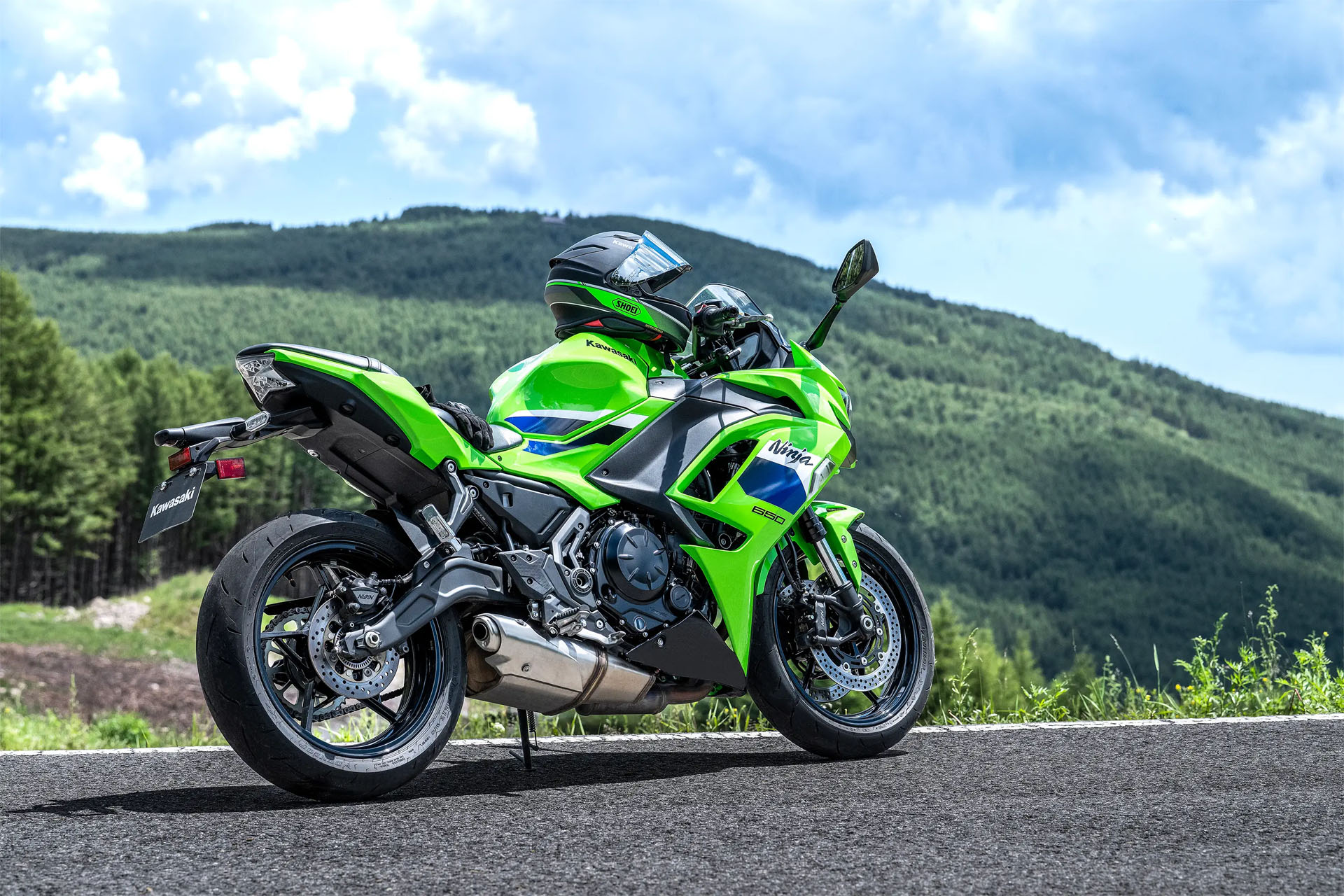 Compare Models: 2027 Kawasaki NINJA® 650 ABS vs 2027 Kawasaki