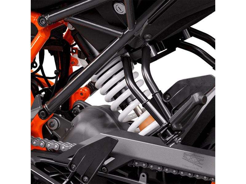 2023 KTM 390 Duke in Rochester, New York - Photo 14