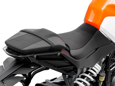 2024 KTM 250 Duke in Topeka, Kansas - Photo 9
