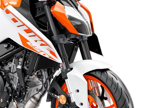 2024 KTM 250 Duke in Topeka, Kansas - Photo 13