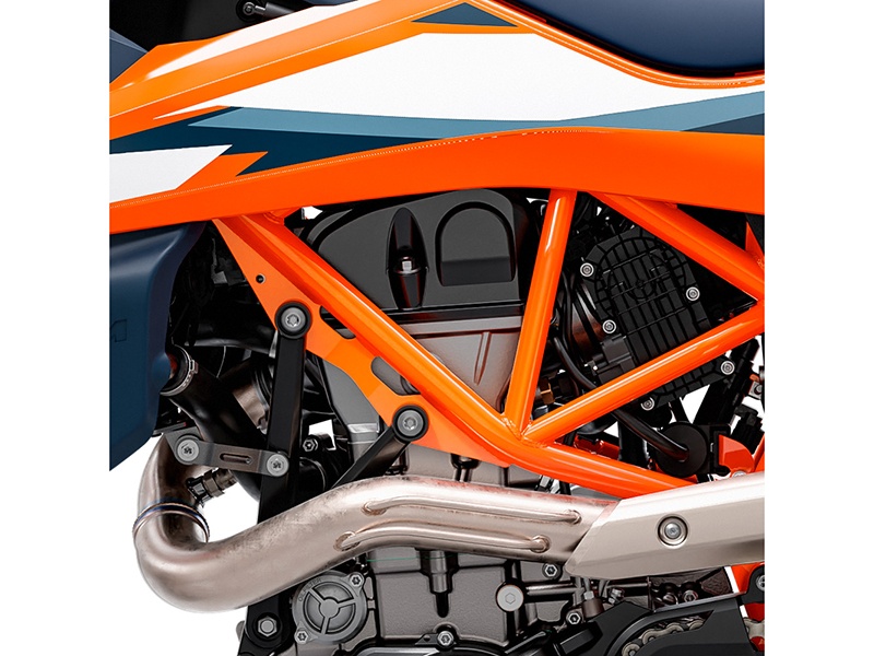 2024 KTM 690 SMC R in Marietta, Ohio - Photo 7