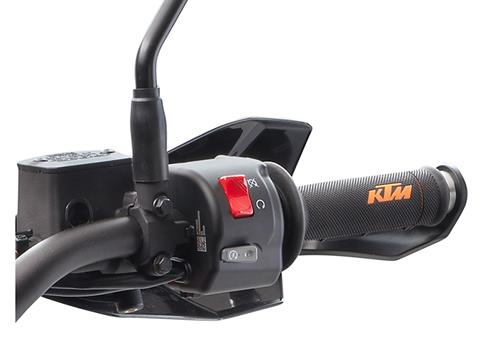 2024 KTM 690 SMC R in Marietta, Ohio - Photo 9