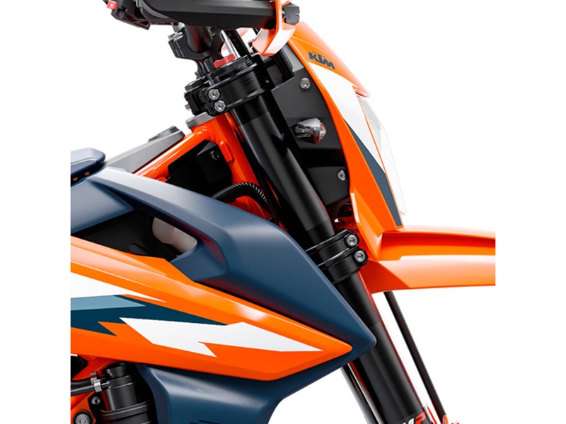 2024 KTM 690 SMC R in Marietta, Ohio - Photo 12