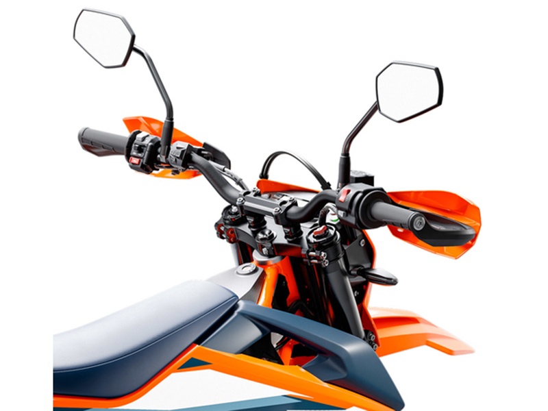 2024 KTM 690 SMC R in Marietta, Ohio - Photo 16