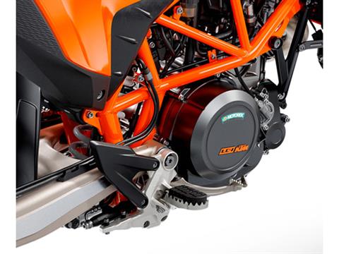 2024 KTM 690 SMC R in Marietta, Ohio - Photo 17