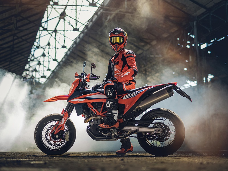 2024 KTM 690 SMC R in Marietta, Ohio - Photo 19