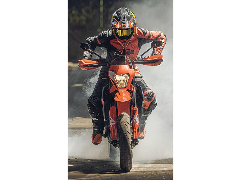 2024 KTM 690 SMC R in Marietta, Ohio - Photo 20