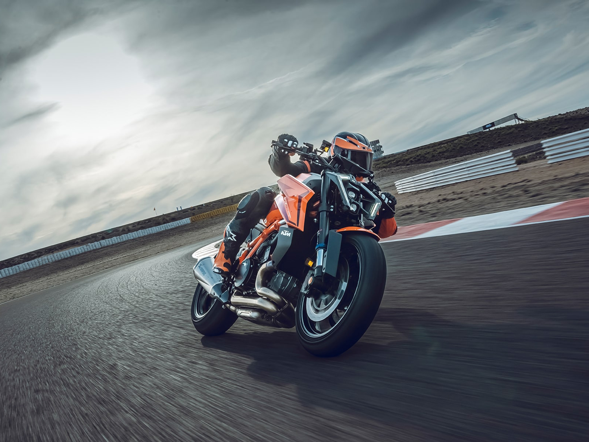 2025 KTM 1390 Super Duke R EVO in The Dalles, Oregon - Photo 10