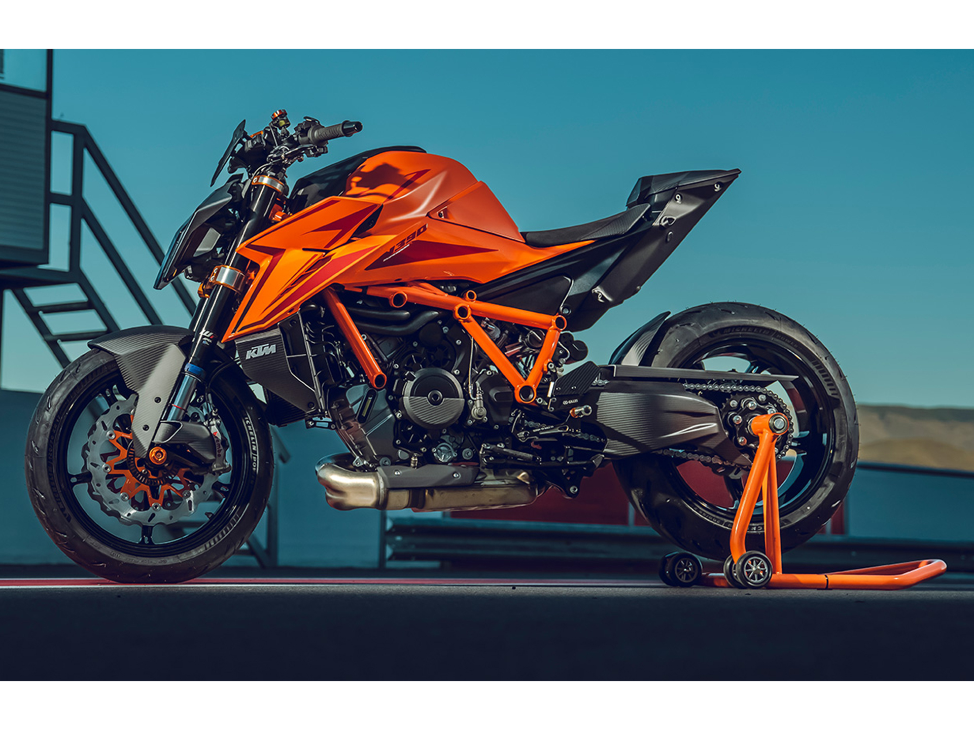 2025 KTM 1390 Super Duke R EVO in The Dalles, Oregon - Photo 12