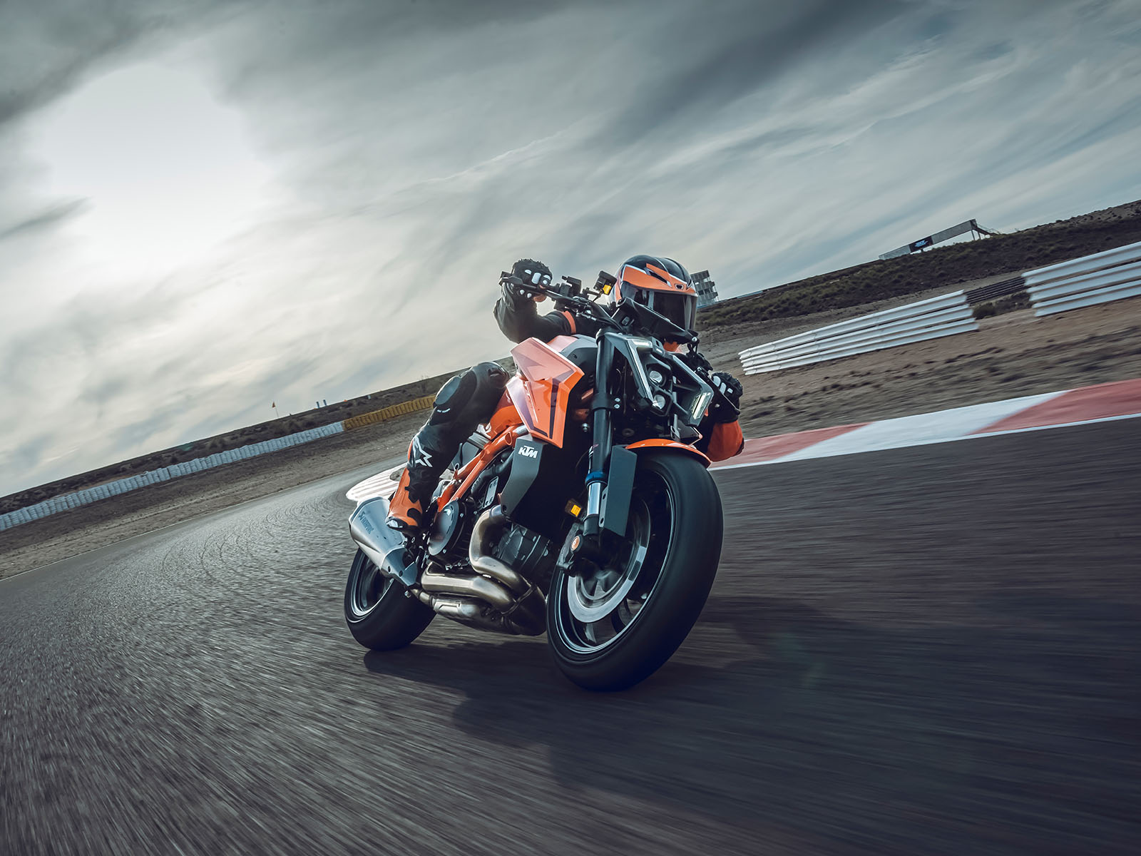 2025 KTM 1390 Super Duke R EVO in Marietta, Ohio - Photo 11