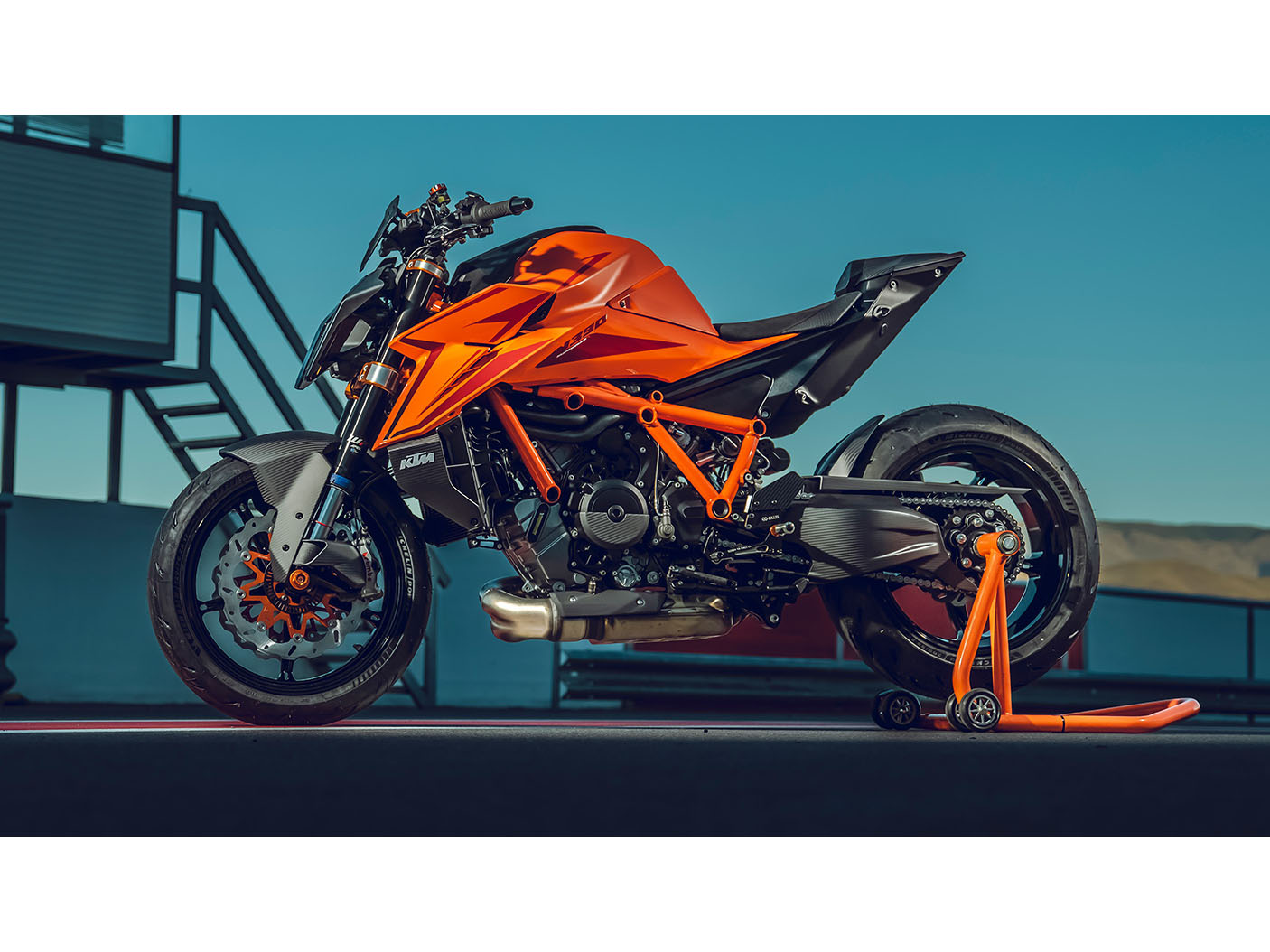 2025 KTM 1390 Super Duke R EVO in Marietta, Ohio - Photo 14