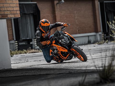 2025 KTM 390 Duke in The Dalles, Oregon - Photo 16