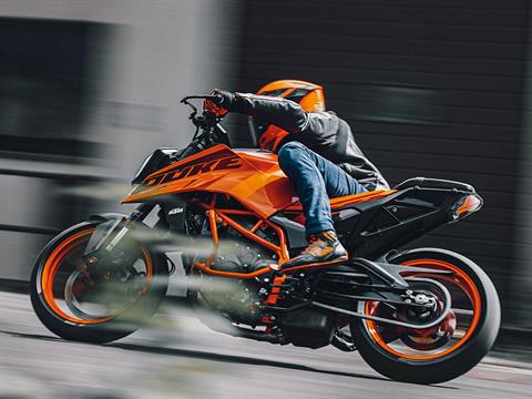 2025 KTM 390 Duke in The Dalles, Oregon - Photo 18